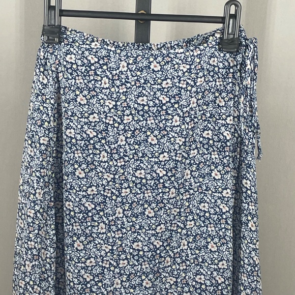 NEW Abercrombie & Fitch Skirt Womens 00 blue floral wrap midi preppy - Picture 2 of 10